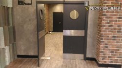 Барные двери с иллюминатором